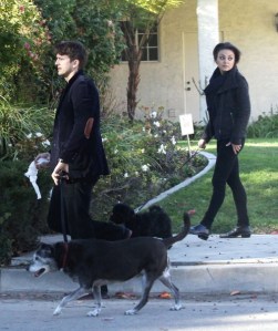 Ashton+Kutcher+Mila+Kunis+Take+Their+Dogs+aUt3D9N7nKpl